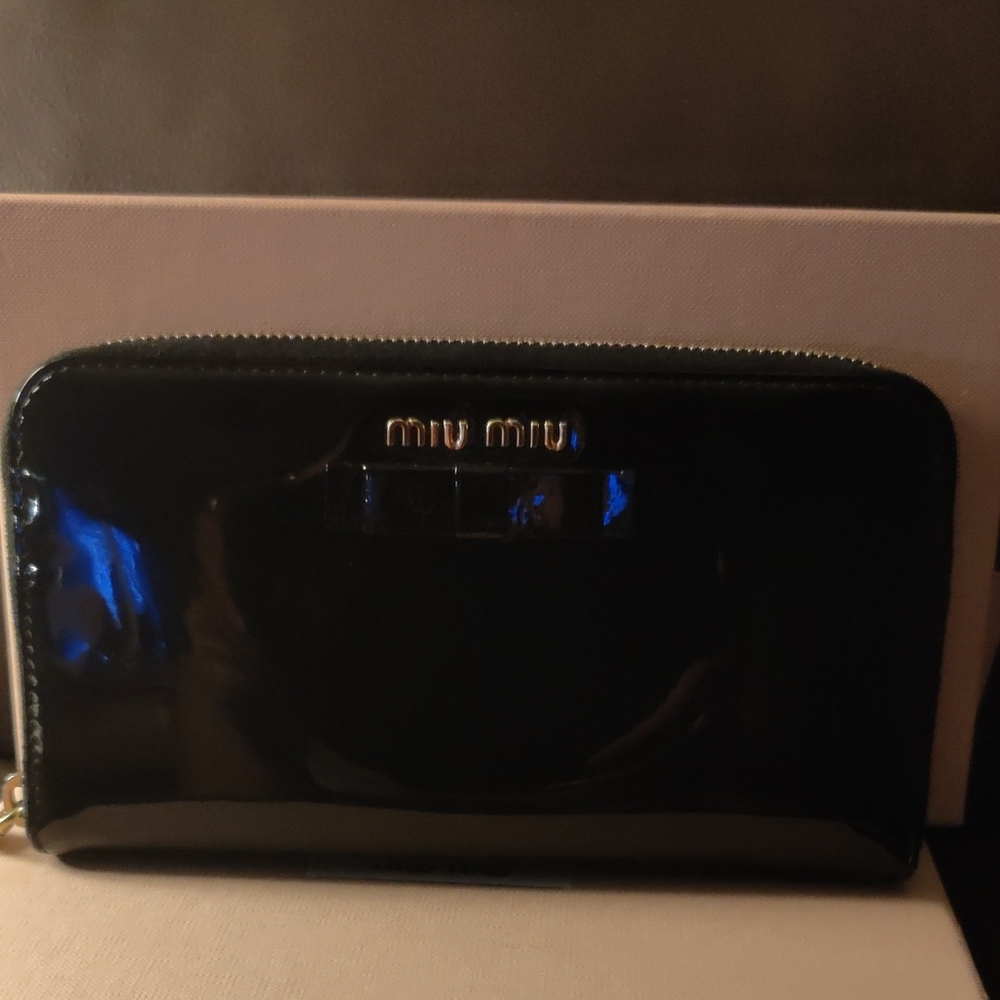 Miu Miu Glossy Black Zippy Wallet